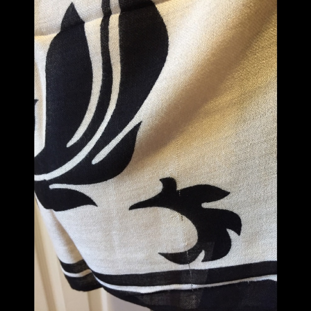 Fabulous and Versatile Soft Rayon Wrap/Scarf - Picture 6 of 6